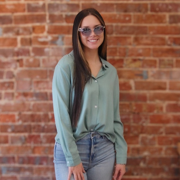 Button Front Top - Picture 2 of 3